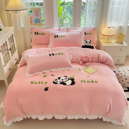 91家纺网 家纺一手货源 找家纺 （总）易禾家纺 2024新款高克重加厚保暖牛奶绒四件套熊猫宝宝系列