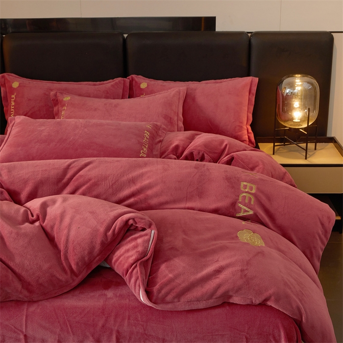 91家纺网 家纺一手货源 找家纺 招财狼家纺  2024新款7斤高克重牛奶绒刺绣四件套 山茶花-豆沙红