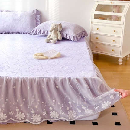 91家纺网 家纺一手货源 找家纺 禧缘家纺（原梦想家） 2024新款蕾丝雕花牛奶绒床裙 小熊-紫