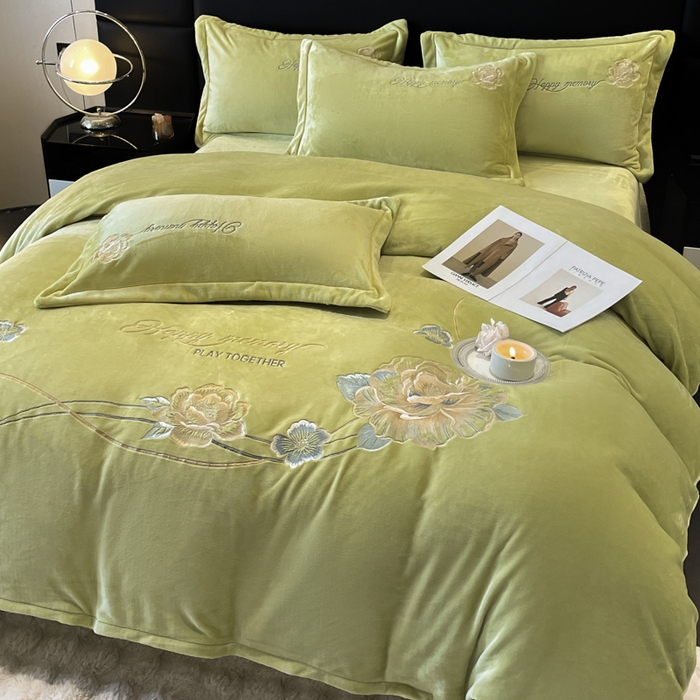 91家纺网 家纺一手货源 找家纺 畅畅家纺 2024秋冬新款牛奶绒绣花四件套 芳华-伊莉莎系列 芳华-抹茶绿