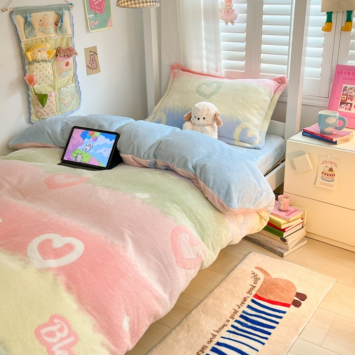 91家纺网 家纺一手货源 找家纺 川悦生活 2024新款雪花绒宿舍三件套 彩虹爱语蓝