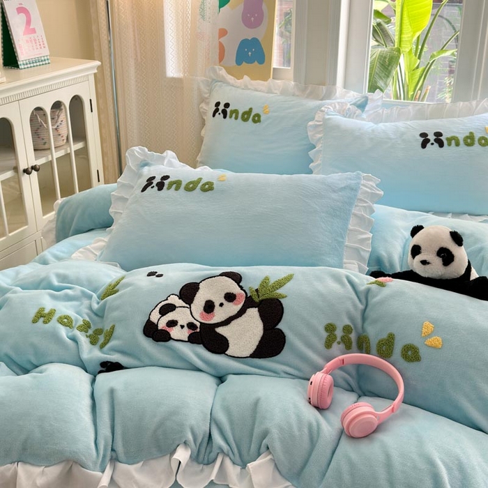 91家纺网 家纺一手货源 找家纺 易禾家纺 2024新款高克重加厚保暖牛奶绒四件套熊猫宝宝系列 熊猫宝宝--蓝