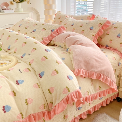 91家纺网 家纺一手货源 找家纺 （总）梦精灵家纺 2025新款牛奶绒花边床盖四件套