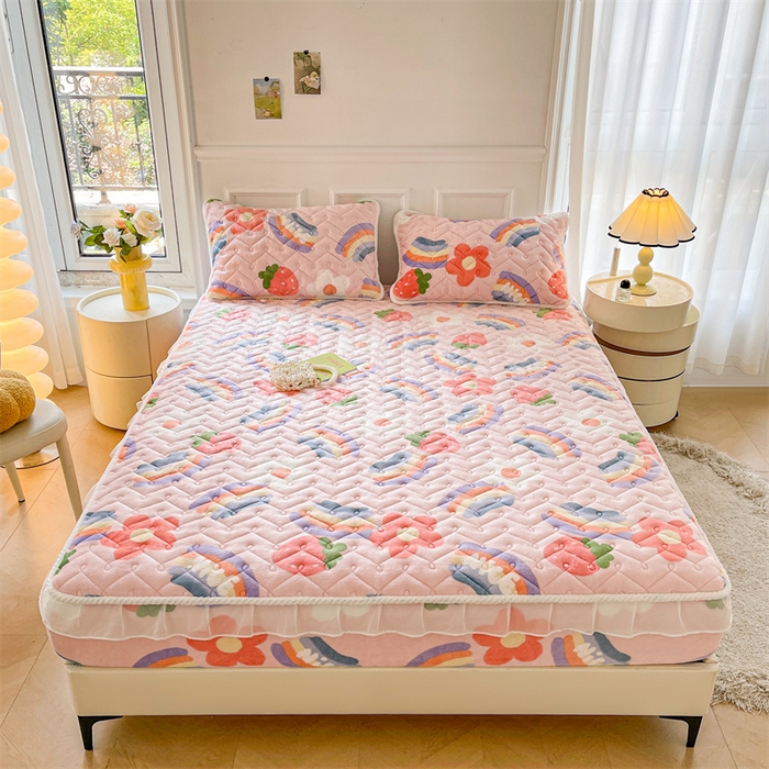 91家纺网 家纺一手货源 找家纺 小萌虎 2024新款牛奶绒夹棉花边床笠 彩虹乐园