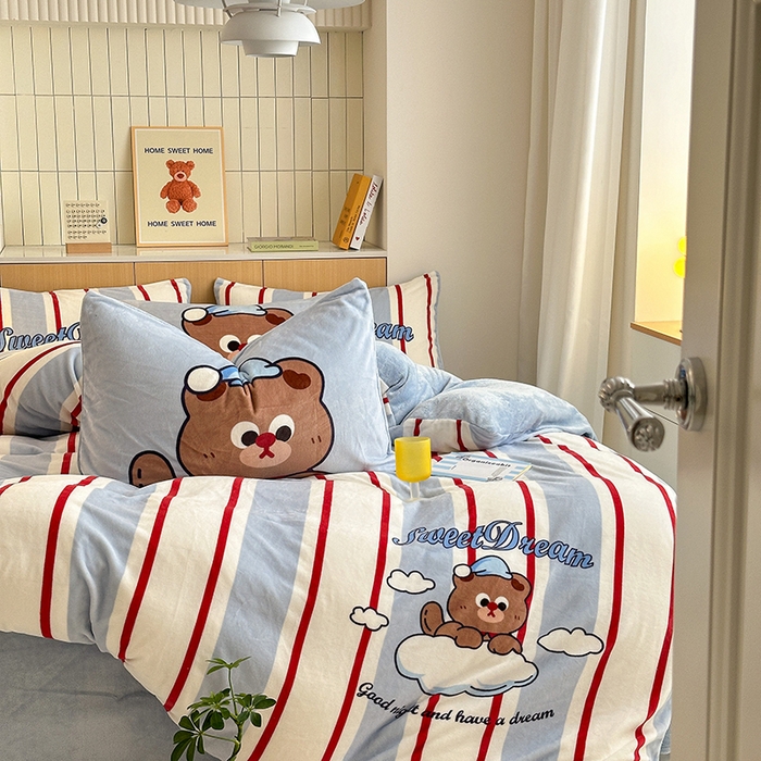 91家纺网 家纺一手货源 找家纺 2024新款大版卡通双面高克重牛奶绒床单款四件套 云朵熊