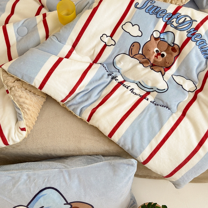 91家纺网 家纺一手货源 找家纺 2024新款卡通大版高克重牛奶绒豆豆被四件套 云朵熊