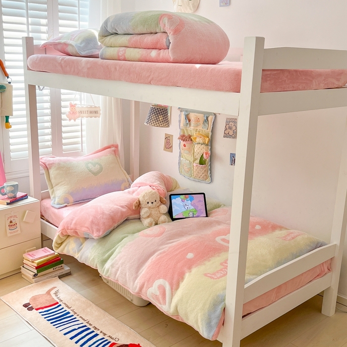 91家纺网 家纺一手货源 找家纺 川悦生活 2024新款雪花绒宿舍三件套 彩虹爱语粉