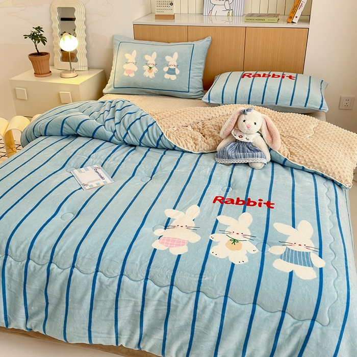 91家纺网 家纺一手货源 找家纺 2024新款卡通大版高克重牛奶绒豆豆被四件套 三只兔