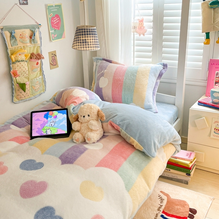 91家纺网 家纺一手货源 找家纺 川悦生活 2024新款雪花绒宿舍三件套 彩虹爱心兰