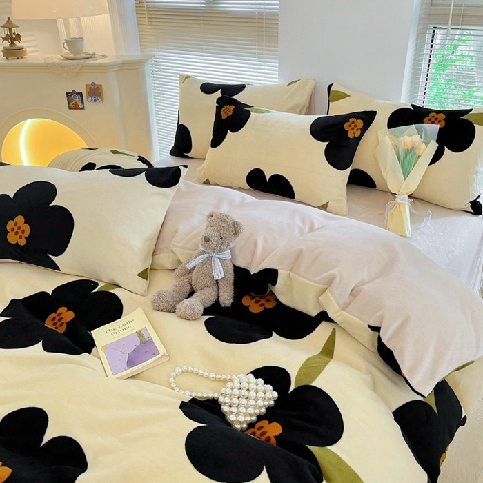 91家纺网 家纺一手货源 找家纺 帅露家纺 2024新款高克重牛奶绒印花四件套 安冉