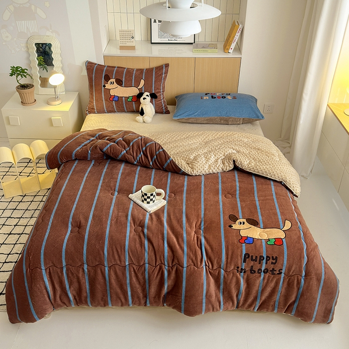 91家纺网 家纺一手货源 找家纺 2024新款卡通大版高克重牛奶绒豆豆被四件套 腊肠狗