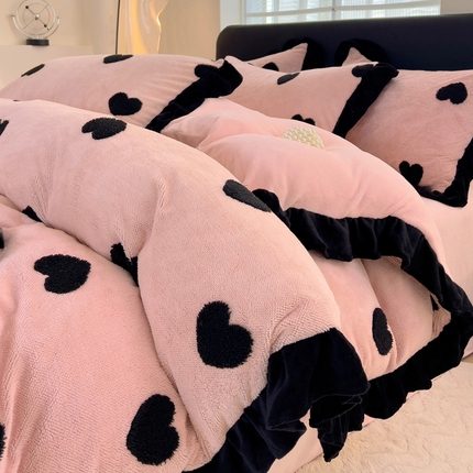 米莱家纺 2024新款高克重剪花雕花阳离子牛奶绒四件套 爱心-粉