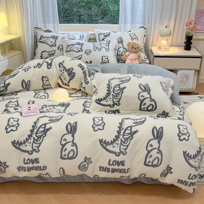 91家纺网 家纺一手货源 找家纺 贝扬思家纺 2024新款加厚雪花绒印花四件套 黑猫仔仔