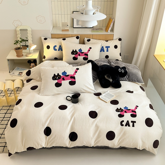 91家纺网 家纺一手货源 找家纺 2024新款大版卡通双面高克重牛奶绒床单款四件套 小猫