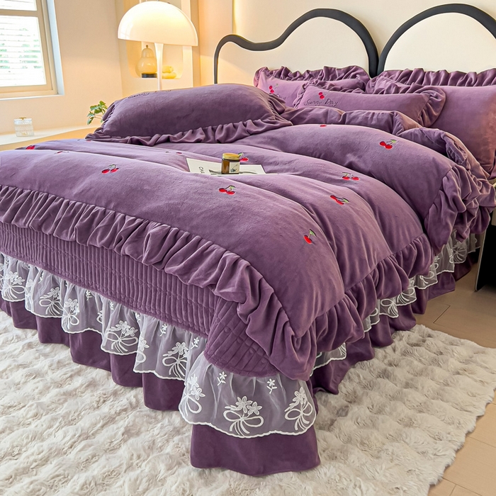 91家纺网 家纺一手货源 找家纺 找底底家纺 2024新款加厚高克重14斤牛奶绒床盖四件套满版刺绣纯色牛奶绒床盖四件套（有量有价，提供买家秀） 1加厚雾紫色