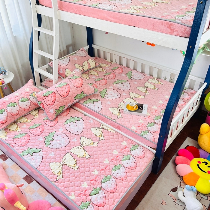 91家纺网 家纺一手货源 找家纺 小虾米 2024新款加厚上下床牛奶绒夹棉床笠款 草莓