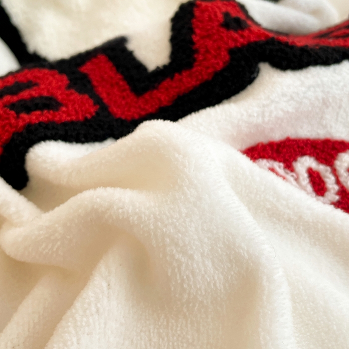 91家纺网 家纺一手货源 找家纺 呗旺鹿 2024新款高克重卡通印花牛奶绒四件套毛巾绣牛奶绒四件套 斑点特斯拉