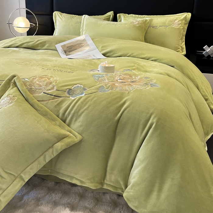 91家纺网 家纺一手货源 找家纺 畅畅家纺 2024秋冬新款牛奶绒绣花四件套 芳华-伊莉莎系列 芳华-抹茶绿