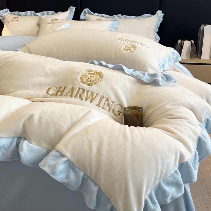 91家纺网 家纺一手货源 找家纺 耀达家居 2024新款高克重韩版纯色绣花刺绣牛奶绒四件套 山茶暖白+浅蓝