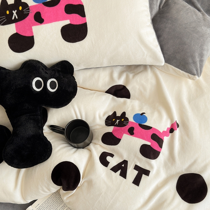 91家纺网 家纺一手货源 找家纺 2024新款大版卡通双面高克重牛奶绒床单款四件套 小猫