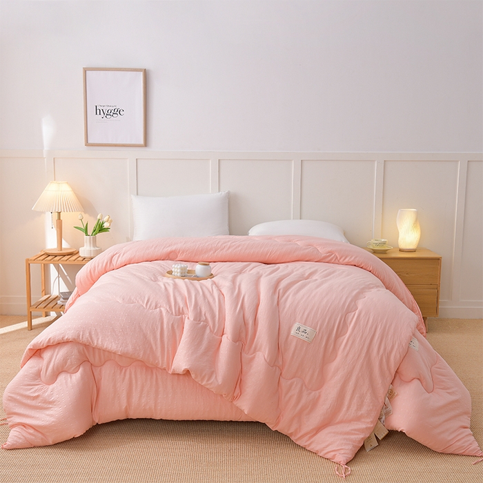 91家纺网 家纺一手货源 找家纺 预言家纺 2024新款良品压花冬被子母被 良品粉