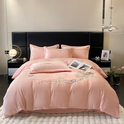 畅畅家纺 2024秋冬新款牛奶绒绣花四件套 芳华-伊莉莎系列 芳华-浅粉