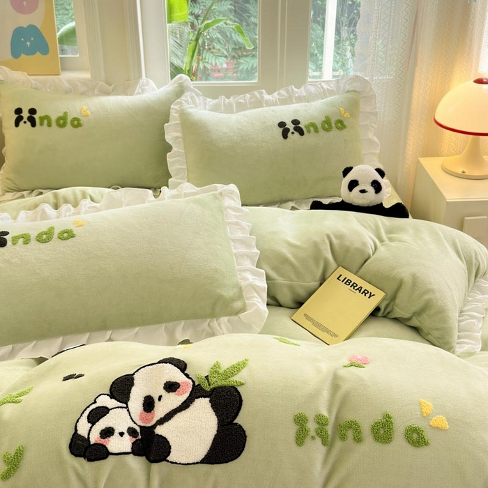 91家纺网 家纺一手货源 找家纺 易禾家纺 2024新款高克重加厚保暖牛奶绒四件套熊猫宝宝系列 熊猫宝宝--绿