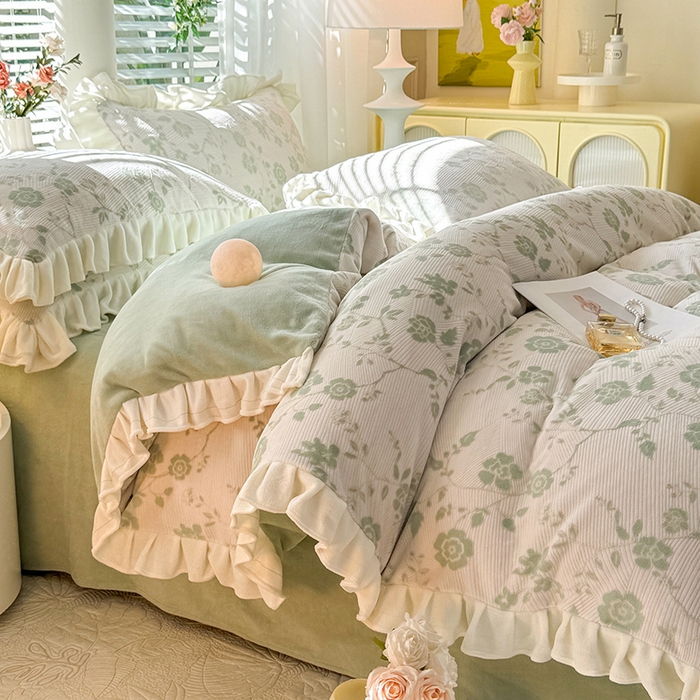 91家纺网 家纺一手货源 找家纺 大麦家纺 204新款高克重雕花牛奶绒四件套-爱丽丝 爱丽丝-浅绿