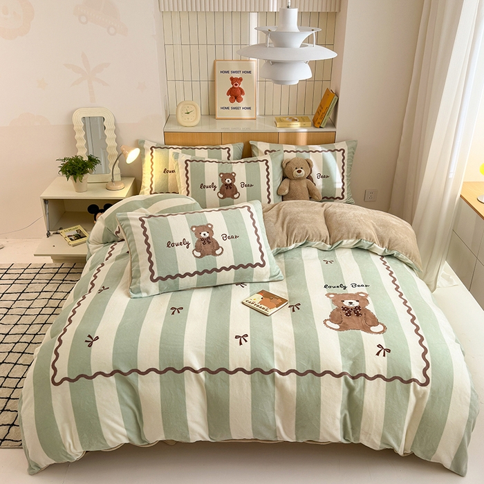 91家纺网 家纺一手货源 找家纺 2024新款大版卡通双面高克重牛奶绒床单款四件套 咖啡熊