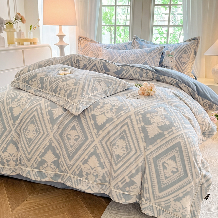 91家纺网 家纺一手货源 找家纺 简如 2025新款A类加厚冰岛立体雕花牛奶绒浮雕绒四件套（有买家秀） 洛莉-蓝