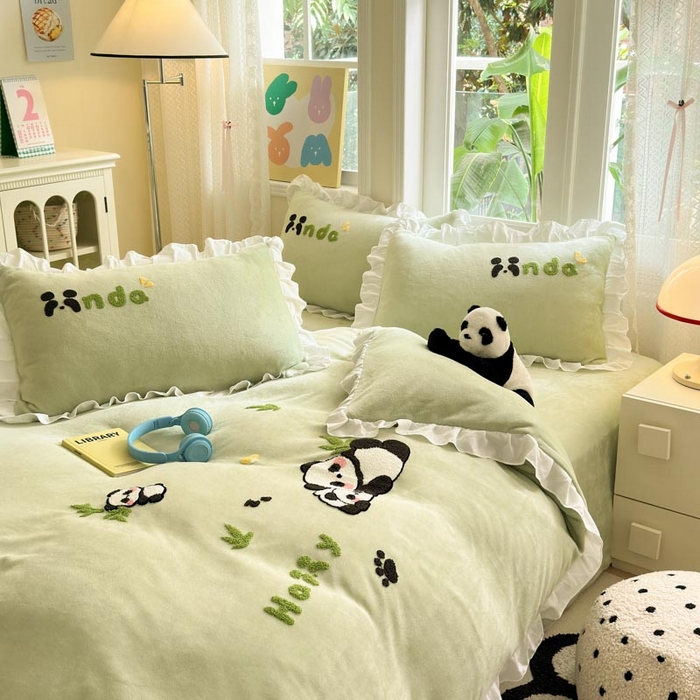 91家纺网 家纺一手货源 找家纺 （总）易禾家纺 2024新款高克重加厚保暖牛奶绒四件套熊猫宝宝系列