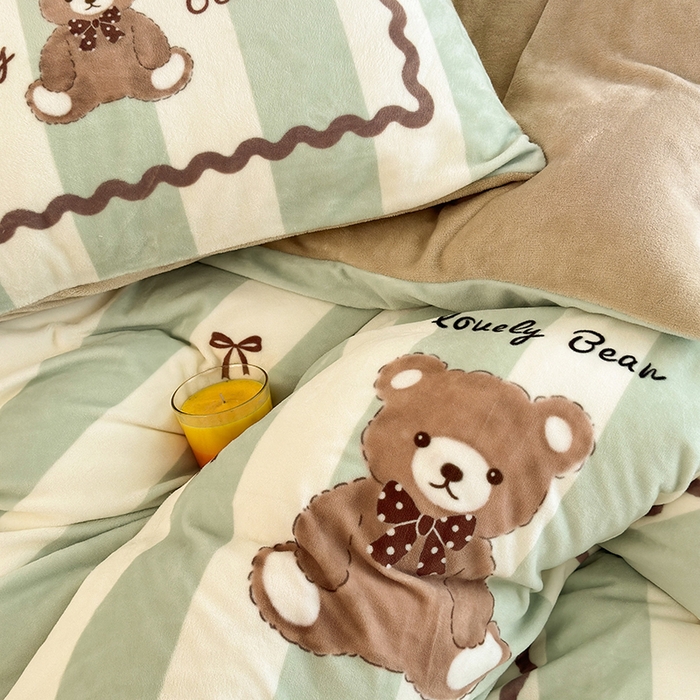 91家纺网 家纺一手货源 找家纺 2024新款大版卡通双面高克重牛奶绒床单款四件套 咖啡熊