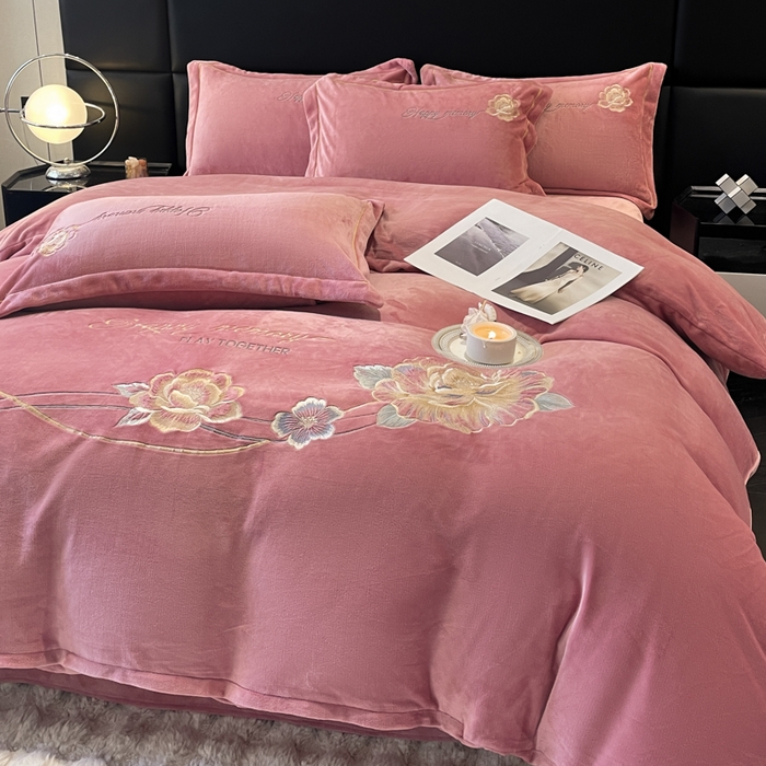 91家纺网 家纺一手货源 找家纺 畅畅家纺 2024秋冬新款牛奶绒绣花四件套 芳华-伊莉莎系列 芳华-豆沙