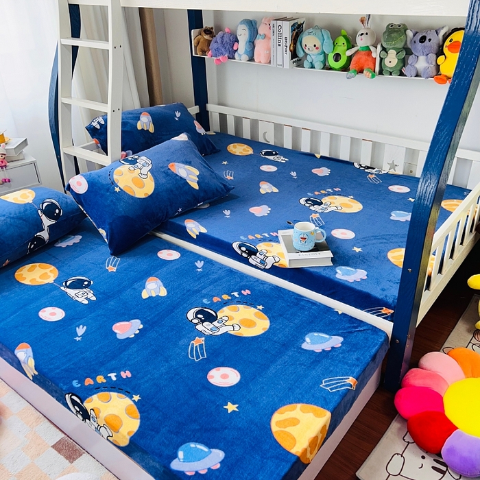 91家纺网 家纺一手货源 找家纺 小虾米 2024新款加厚上下床牛奶绒床笠款 遨游太空