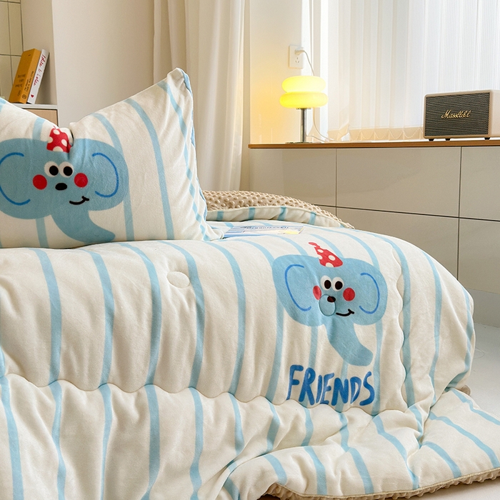 91家纺网 家纺一手货源 找家纺 2024新款卡通大版高克重牛奶绒豆豆被四件套 小象