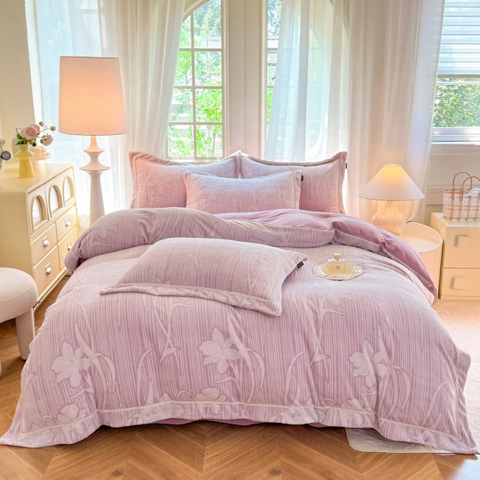 91家纺网 家纺一手货源 找家纺 简如 2025新款A类加厚冰岛立体雕花牛奶绒浮雕绒四件套（有买家秀） 蔓朵-熏衣紫