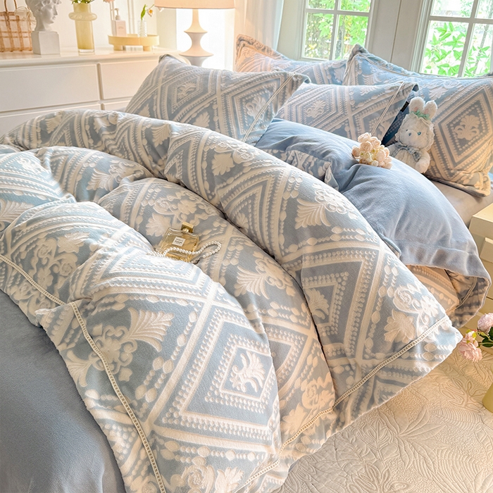 91家纺网 家纺一手货源 找家纺 简如 2025新款A类加厚冰岛立体雕花牛奶绒浮雕绒四件套（有买家秀） 洛莉-蓝