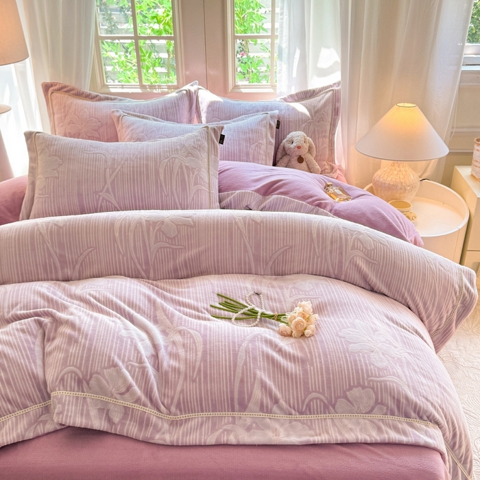 91家纺网 家纺一手货源 找家纺 简如 2025新款A类加厚冰岛立体雕花牛奶绒浮雕绒四件套（有买家秀） 蔓朵-熏衣紫