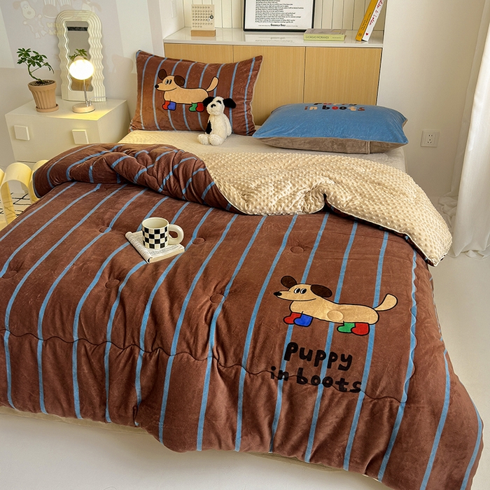 91家纺网 家纺一手货源 找家纺 2024新款卡通大版高克重牛奶绒豆豆被四件套 腊肠狗