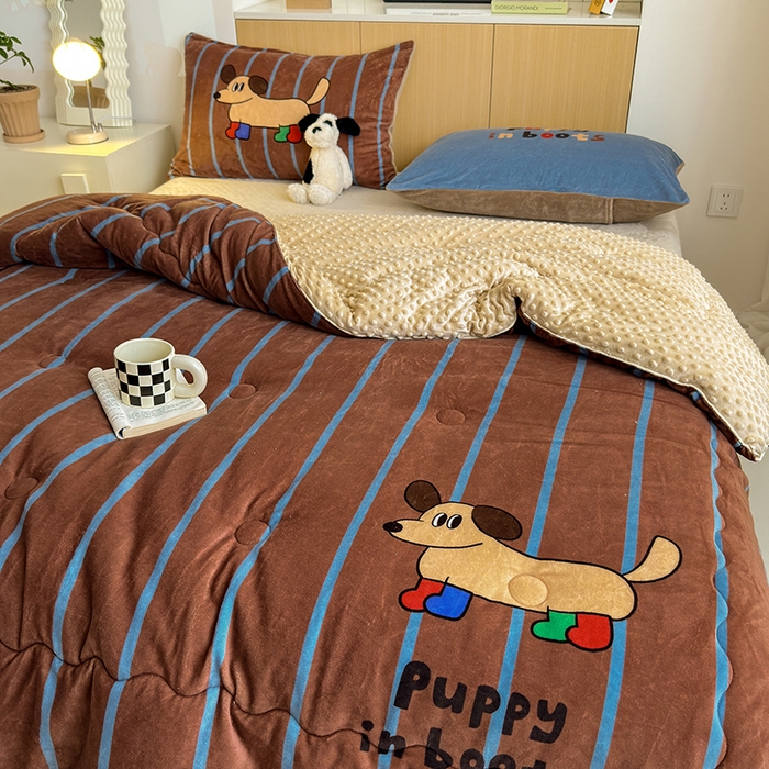 91家纺网 家纺一手货源 找家纺 2024新款卡通大版高克重牛奶绒豆豆被四件套 腊肠狗