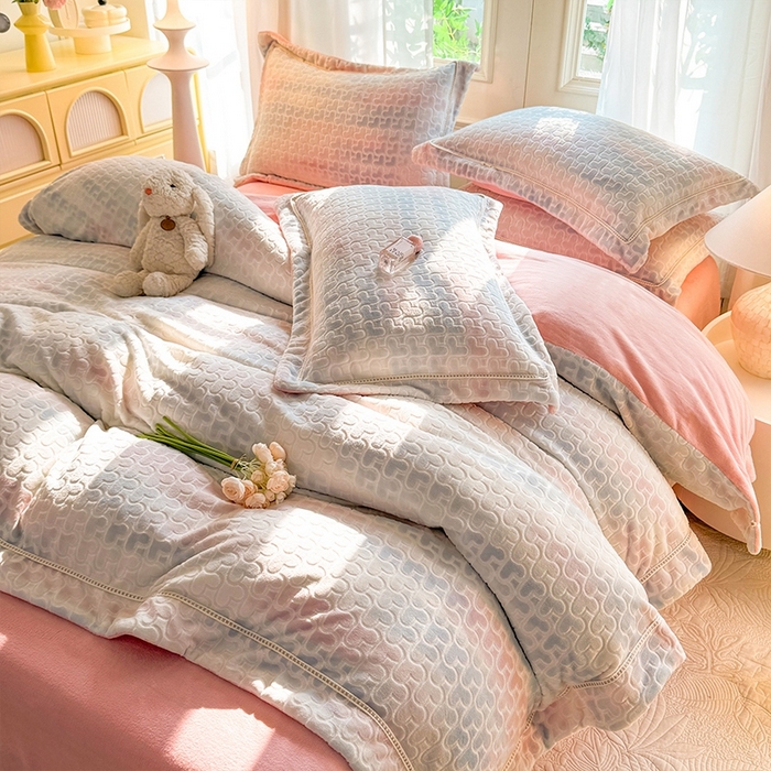 91家纺网 家纺一手货源 找家纺 简如 2025新款A类加厚冰岛立体雕花牛奶绒浮雕绒四件套（有买家秀） 告白-彩