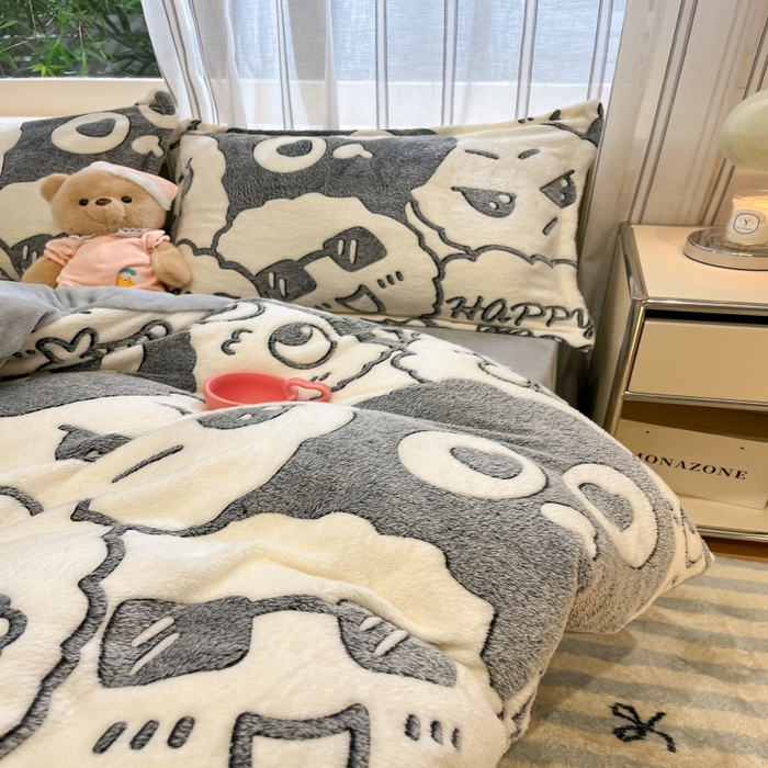 91家纺网 家纺一手货源 找家纺 贝扬思家纺 2024新款加厚雪花绒印花四件套 好多黑球