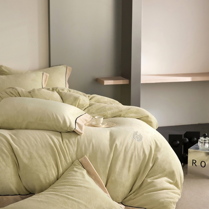 91家纺网 家纺一手货源 找家纺 金奇达家纺 2024秋冬新品保暖加厚绒类热氧™绒绒四件套-【查理】（全网控价{折后券后}不低于238元） 查理-青梅