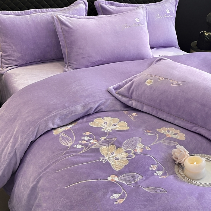 91家纺网 家纺一手货源 找家纺 畅畅家纺 2024秋冬新款牛奶绒绣花四件套 芳华-伊莉莎系列 伊莉莎-紫色