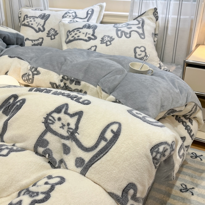 91家纺网 家纺一手货源 找家纺 贝扬思家纺 2024新款加厚雪花绒印花四件套 黑猫仔仔