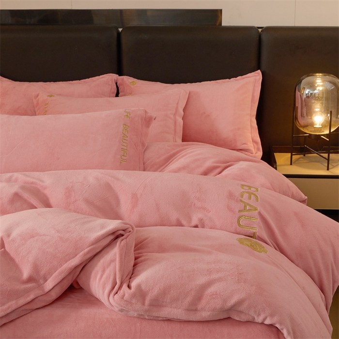 91家纺网 家纺一手货源 找家纺 招财狼家纺  2024新款7斤高克重牛奶绒刺绣四件套 山茶花-公主粉