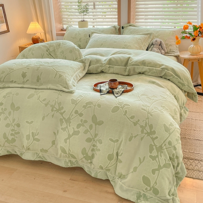 91家纺网 家纺一手货源 找家纺 简如 2025新款A类加厚冰岛立体雕花牛奶绒浮雕绒四件套（有买家秀） 花蔓-草绿