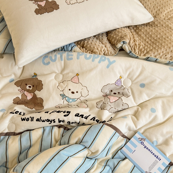 91家纺网 家纺一手货源 找家纺 2024新款卡通大版高克重牛奶绒豆豆被四件套 快乐汪