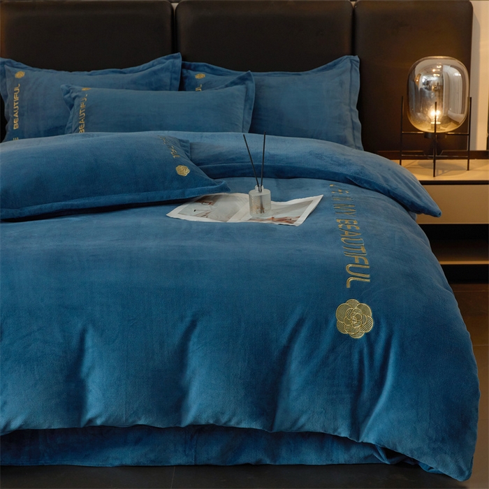 91家纺网 家纺一手货源 找家纺 招财狼家纺  2024新款7斤高克重牛奶绒刺绣四件套 山茶花-宝石蓝