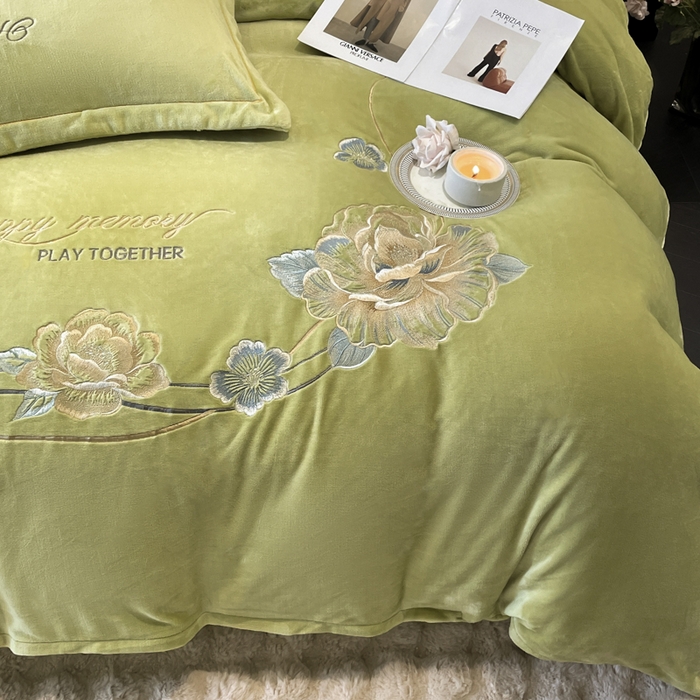 91家纺网 家纺一手货源 找家纺 畅畅家纺 2024秋冬新款牛奶绒绣花四件套 芳华-伊莉莎系列 芳华-抹茶绿